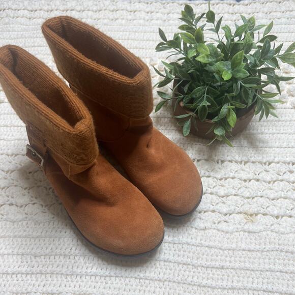 CROCS 11554 Woman 10 Fold Over Ankle Boot Suede Leather Tan Winter Buckle Boho - Picture 15 of 16